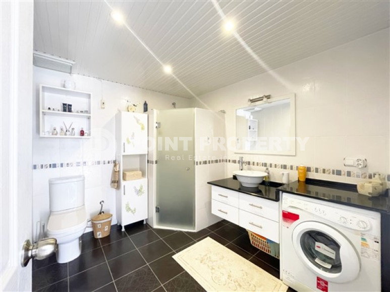 Роскошные дуплексные апартаменты 220 м2 в 850 метрах от Средиземного моря, район Тосмур-id-3672-фото-12