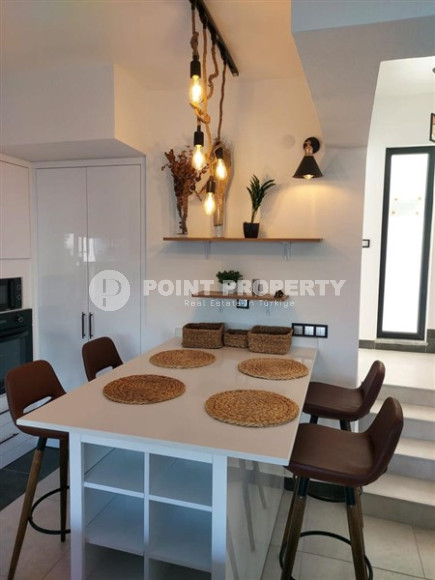 Стильная дизайнерская квартира с тремя спальнями, 140м², в таунхаусе в районе Алании Каргыджак-id-1319-фото-8