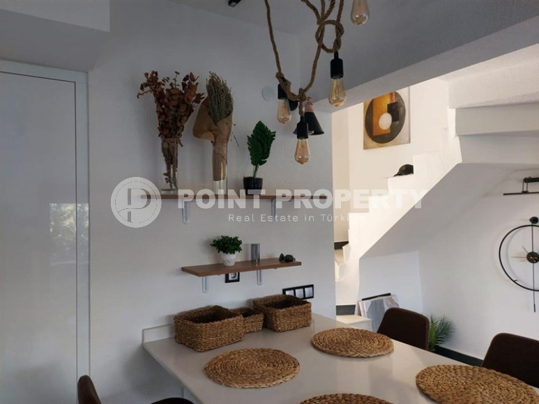 Стильная дизайнерская квартира с тремя спальнями, 140м², в таунхаусе в районе Алании Каргыджак-id-1319-фото-9