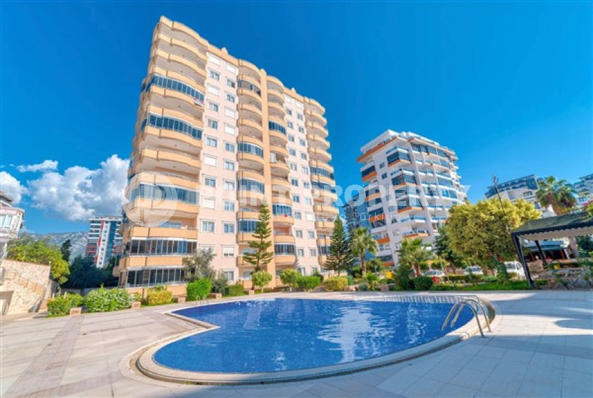 Nice three-room apartment with an area of 125 m2, two bathrooms and balconies in the Mahmutlar area-id-3678-photo-1