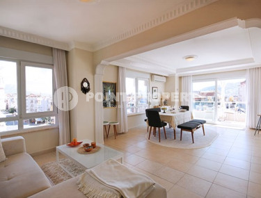 Ready-to-move-in five-room penthouse 225 m2 with quality furniture, Alanya, Kadipasha district-id-3682-photo-1