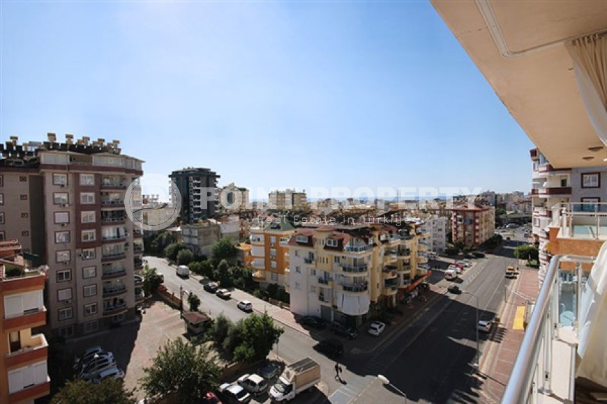 Ready-to-move-in five-room penthouse 225 m2 with quality furniture, Alanya, Kadipasha district-id-3682-photo-2