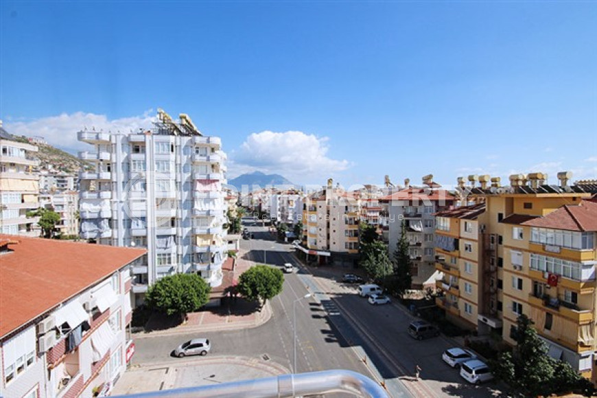 Ready-to-move-in five-room penthouse 225 m2 with quality furniture, Alanya, Kadipasha district-id-3682-photo-3