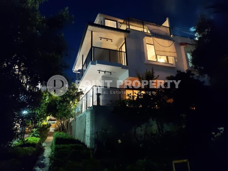 Стильная дизайнерская квартира с тремя спальнями, 140м², в таунхаусе в районе Алании Каргыджак-id-1319-фото-25