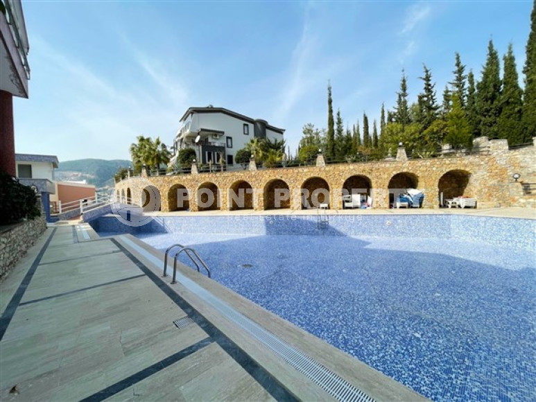 Дуплекс с потрясающими видами на море, горы и город, с выходом на террасу собственной крыши.-id-3699-фото-2