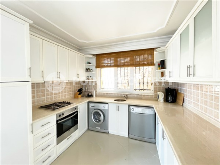 Дуплекс с потрясающими видами на море, горы и город, с выходом на террасу собственной крыши.-id-3699-фото-5