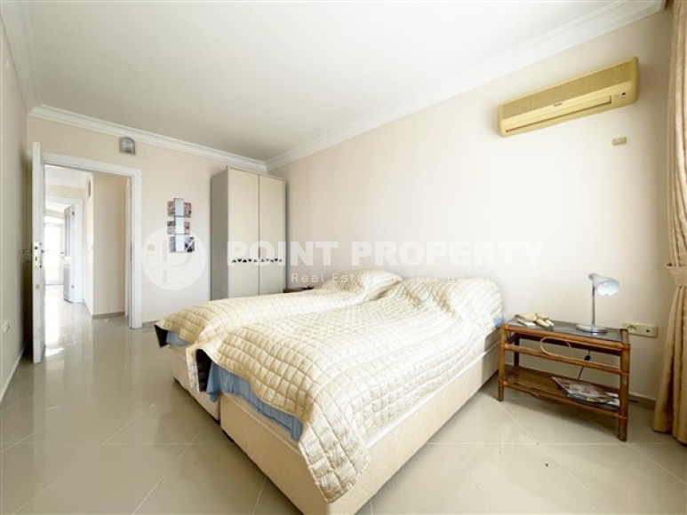 Дуплекс с потрясающими видами на море, горы и город, с выходом на террасу собственной крыши.-id-3699-фото-7