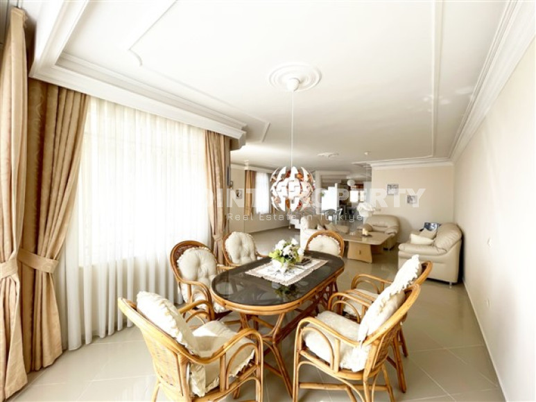 Дуплекс с потрясающими видами на море, горы и город, с выходом на террасу собственной крыши.-id-3699-фото-9