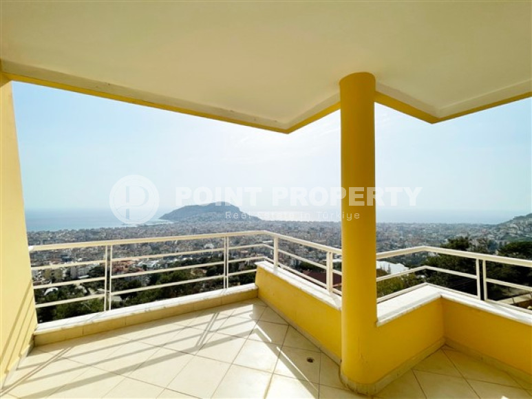 Дуплекс с потрясающими видами на море, горы и город, с выходом на террасу собственной крыши.-id-3699-фото-13