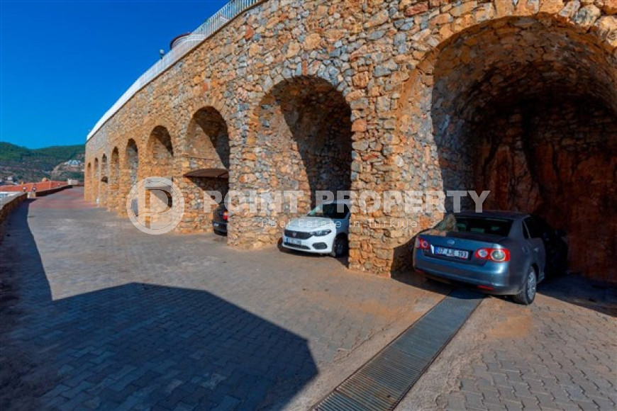 Дуплекс с потрясающими видами на море, горы и город, с выходом на террасу собственной крыши.-id-3699-фото-16