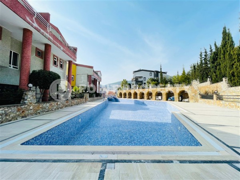 Дуплекс с потрясающими видами на море, горы и город, с выходом на террасу собственной крыши.-id-3699-фото-18