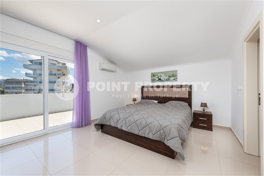 Просторный пентхаус с четырьмя спальными комнатами.-id-3700-фото-2