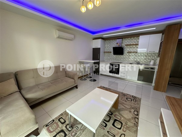 Двушка на высоком этаже в Махмутларе, полностью укомплектованная мебелью и техникой, 65 м2.-id-3707-фото-9