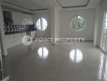 Penthouse with four bedrooms 300 meters from the center of Tosmur.-id-3708-photo-1