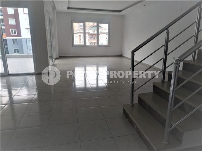 Пентхаус с четырьмя спальными комнатами в 300 метрах от центра района Тосмур.-id-3708-фото-11