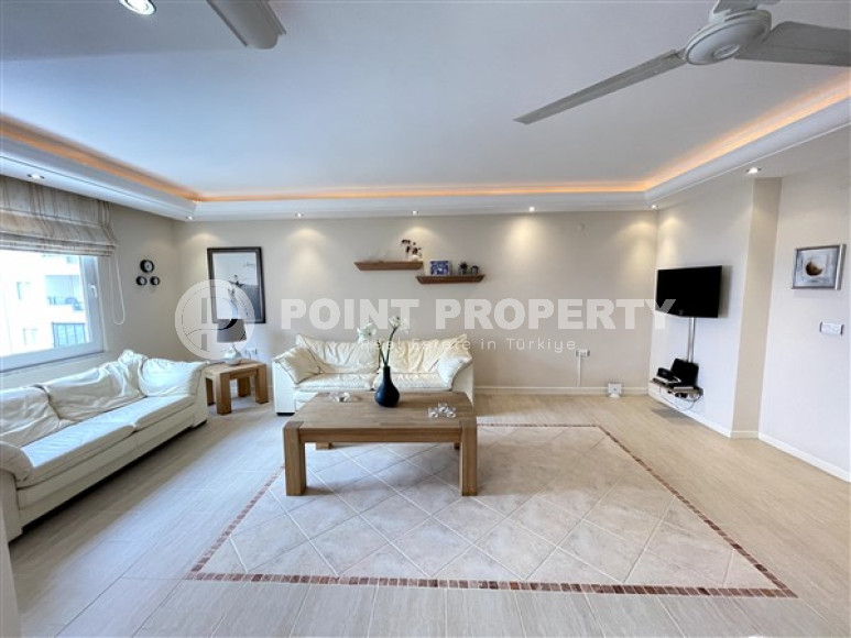 Стильные апартаменты 2+1 с двумя балконами в ухоженном комплексе, первая линия к морю.-id-3710-фото-2