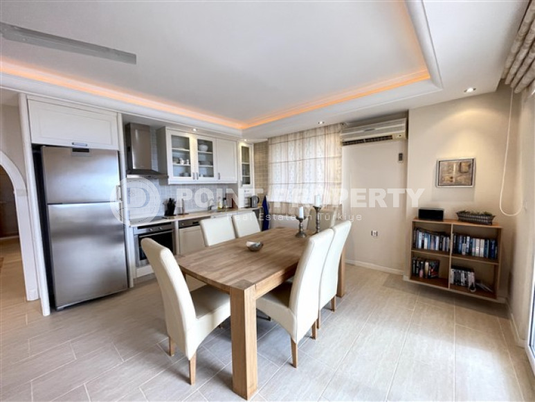 Стильные апартаменты 2+1 с двумя балконами в ухоженном комплексе, первая линия к морю.-id-3710-фото-3