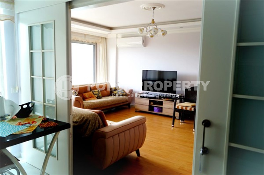 Furnished apartment with three bedrooms in the central area of Alanya.-id-3720-photo-2