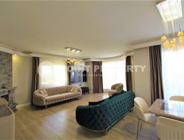 Просторная двухэтажная вилла с бассейном, садом и спортивными площадками.-id-3722-фото-2