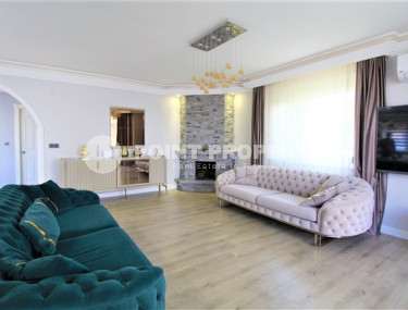 Просторная двухэтажная вилла с бассейном, садом и спортивными площадками.-id-3722-фото-3