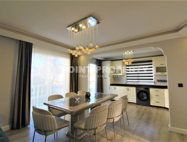 Просторная двухэтажная вилла с бассейном, садом и спортивными площадками.-id-3722-фото-4