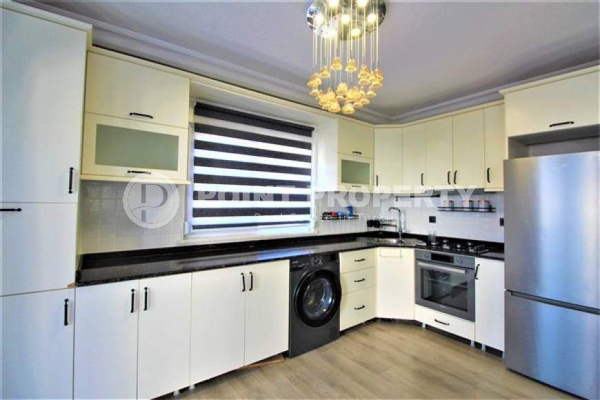 Просторная двухэтажная вилла с бассейном, садом и спортивными площадками.-id-3722-фото-5