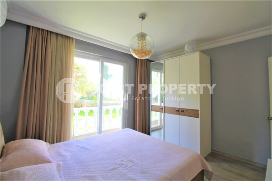 Просторная двухэтажная вилла с бассейном, садом и спортивными площадками.-id-3722-фото-6