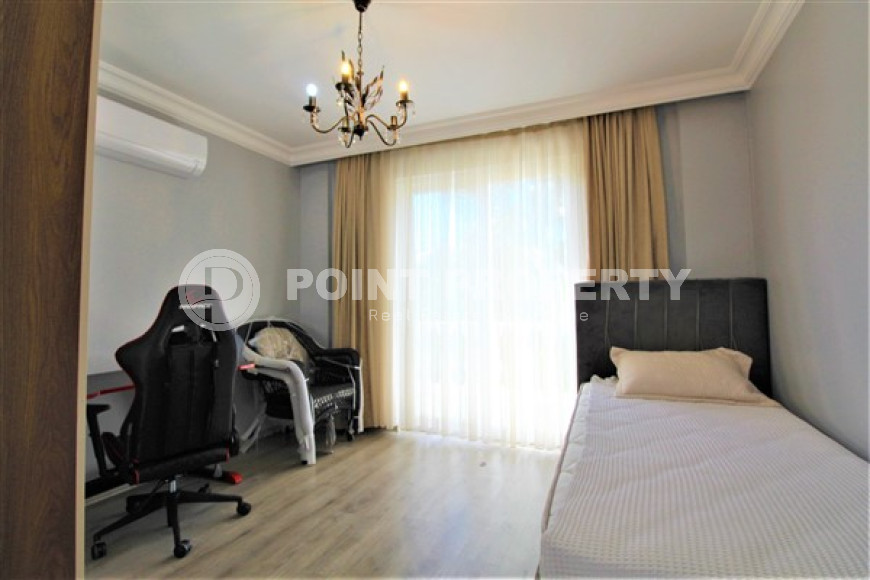 Просторная двухэтажная вилла с бассейном, садом и спортивными площадками.-id-3722-фото-10