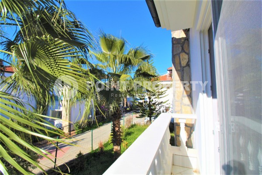 Просторная двухэтажная вилла с бассейном, садом и спортивными площадками.-id-3722-фото-13