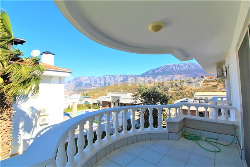 Просторная двухэтажная вилла с бассейном, садом и спортивными площадками.-id-3722-фото-14