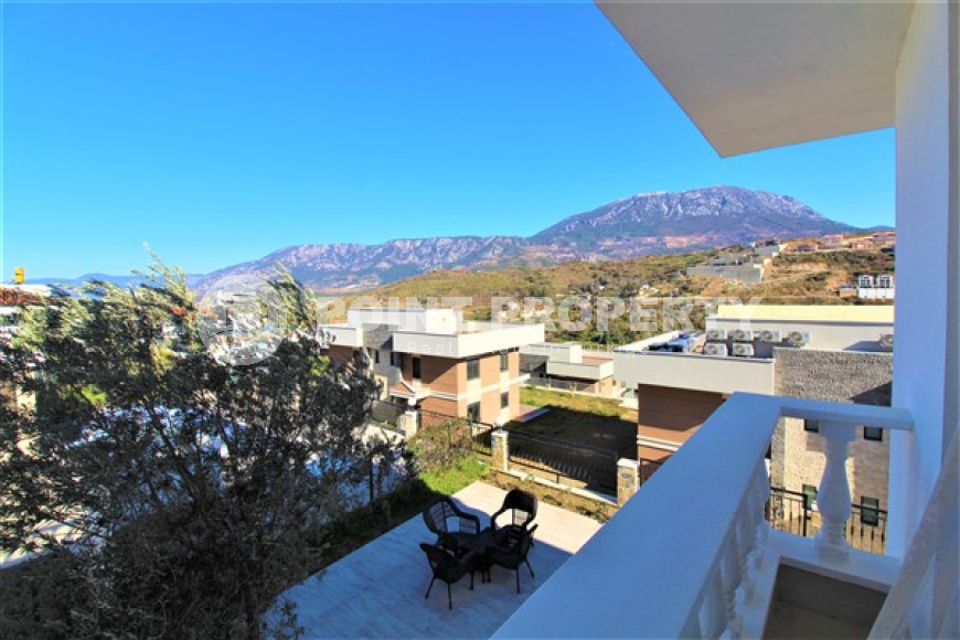 Просторная двухэтажная вилла с бассейном, садом и спортивными площадками.-id-3722-фото-15