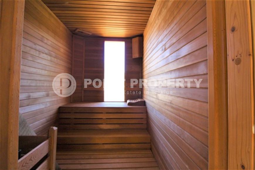 Просторная двухэтажная вилла с бассейном, садом и спортивными площадками.-id-3722-фото-22