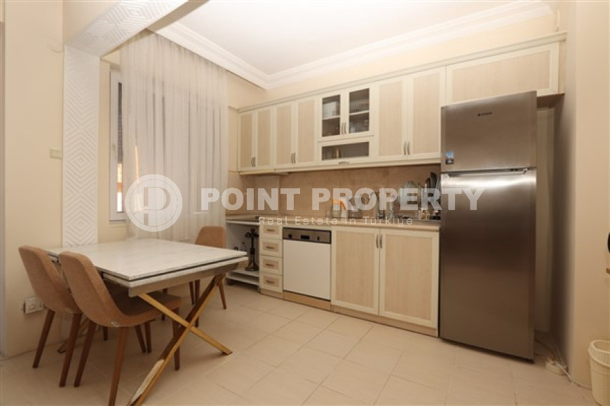 Трехкомнатные апартаменты в центральном районе города, с мебелью. 100 м2-id-3726-фото-8