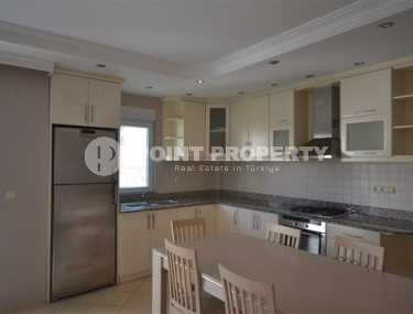 Квартира с двумя спальными комнатами с мебелью и бытовой техникой.-id-3737-фото-2