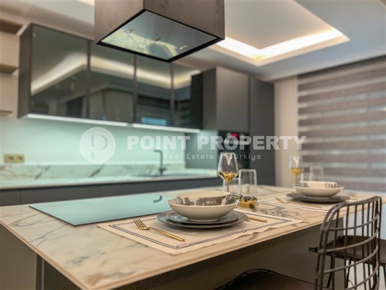 Spacious 3+1 duplex on the 5th floor with an attic in the center of Mahmutlar.-id-3747-photo-3