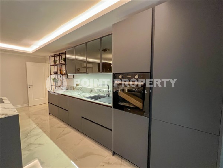 Spacious 3+1 duplex on the 5th floor with an attic in the center of Mahmutlar.-id-3747-photo-4