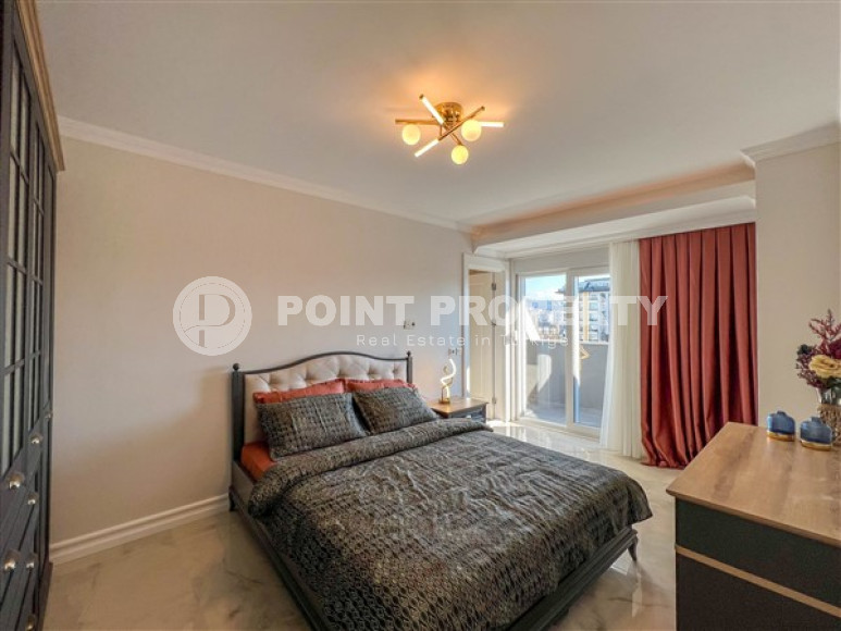 Spacious 3+1 duplex on the 5th floor with an attic in the center of Mahmutlar.-id-3747-photo-8