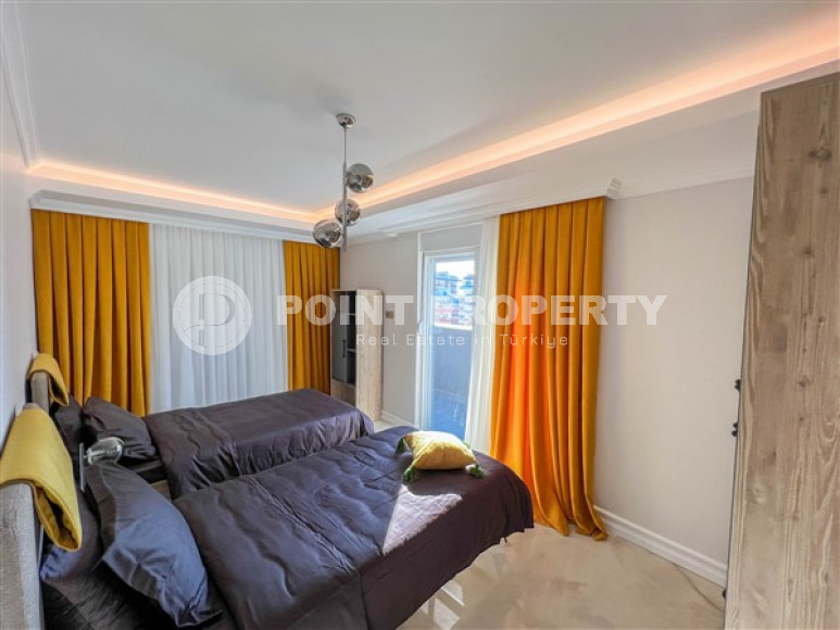 Spacious 3+1 duplex on the 5th floor with an attic in the center of Mahmutlar.-id-3747-photo-9