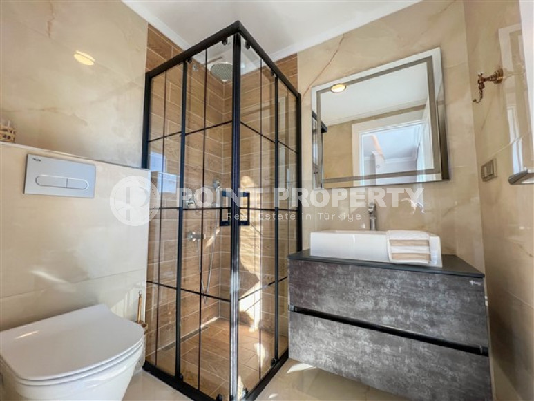 Spacious 3+1 duplex on the 5th floor with an attic in the center of Mahmutlar.-id-3747-photo-12