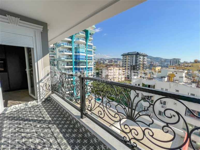 Spacious 3+1 duplex on the 5th floor with an attic in the center of Mahmutlar.-id-3747-photo-14