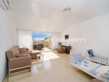 Просторные двухуровневые апартаменты на 9-м этаже с мансардой с панорамным видом на море.-id-3761-фото-2