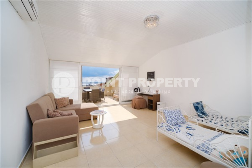 Просторные двухуровневые апартаменты на 9-м этаже с мансардой с панорамным видом на море.-id-3761-фото-2