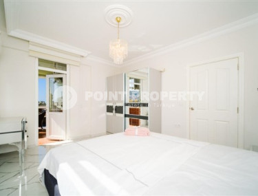 Elegant four-room apartment 145 m2 with furniture 250 meters from the city center, Alanya-id-3770-photo-3