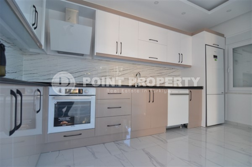 Вместительная трёхкомнатная квартира 145 м2 в самом центре Аланьи. Продается без мебели.-id-3776-фото-4