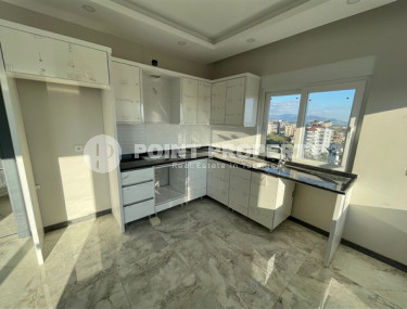 Просторный дуплекс на 5-м этаже с мансардой с панорамным видом на город и море.-id-3785-фото-2