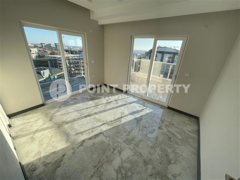 Просторный дуплекс на 5-м этаже с мансардой с панорамным видом на город и море.-id-3785-фото-3