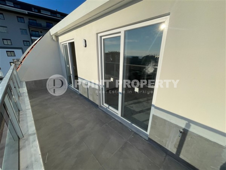 Просторный дуплекс на 5-м этаже с мансардой с панорамным видом на город и море.-id-3785-фото-8