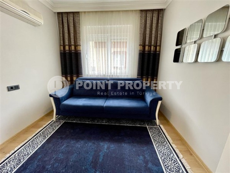 Four-room penthouse 170 m2 with three balconies and a terrace, Oba district-id-3792-photo-3
