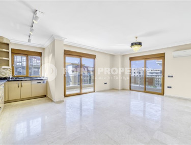 Bright, spacious apartment on the 5th floor in the cozy Kestel area.-id-3799-photo-2