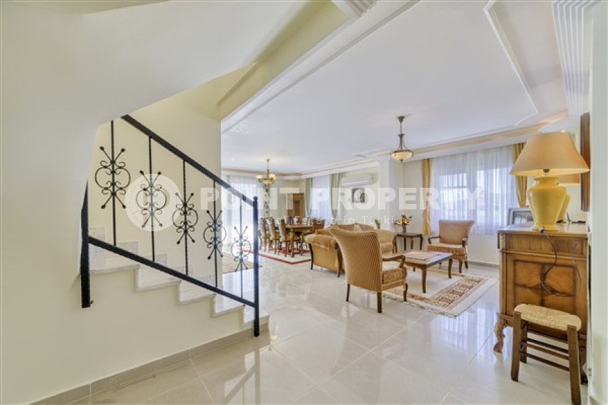 Comfortable two-level apartment 235 m2 with three balconies and furniture, Oba district-id-3814-photo-11